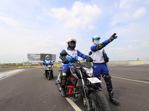 Sekali Berkendara di Jalan Raya, Bikers Dihadapkan pada 120 Potensi Bahaya