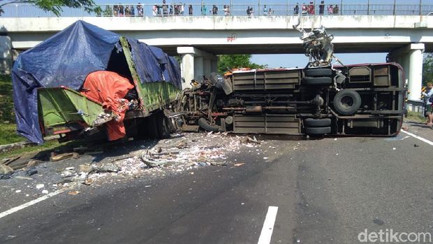 Begini kesaksian korban selamat tabrakan maut di tol Cipali