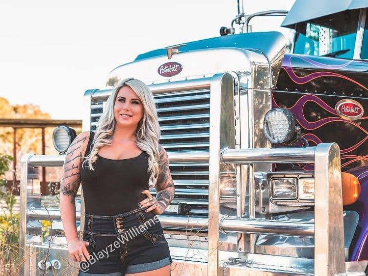 Foto: Penampilan Supir Truk Paling Seksi di Dunia yang Kini Jadi Model