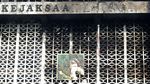 Gedung Kejagung yang Hangus Terbakar Jadi Tontonan Warga