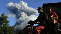 Letusan Sinabung pada 2020 pertama kali terjadi Sabtu (8/8). Saat itu ada dua kali erupsi yang terjadi. Hingga saat ini, Sinabung tercatat telah mengalami 22 kali erupsi sepanjang 2020.