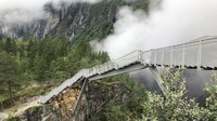Sekarang, jembatan siap memacu adrenalin wisatawan. Ada 99 anak tangga yang menghubungkan dua sisi lembah. (Carl-Viggo Hølmebakk)