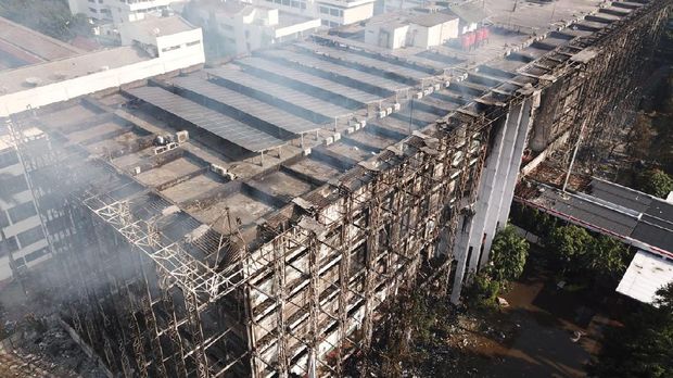 Kebakaran di Gedung Kejaksaan Agung Semakin Membesar