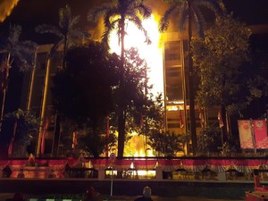 Kebakaran Gedung Kejaksaan Agung Hampir 6 Jam, Api Kembali Membesar