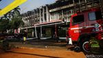 Damkar Terus Lakukan Pendinginan di Gedung Kejagung