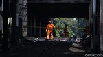 Damkar Terus Lakukan Pendinginan di Gedung Kejagung