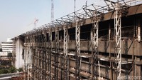 Seluruh gedung habis terbakar lantaran adanya perambatan besar ke seluruh gedung dini hari tadi sekitar pukul 00.50 WIB dan 02.00 WIB. Api saat itu cepat merambat ke seluruh bangunan.