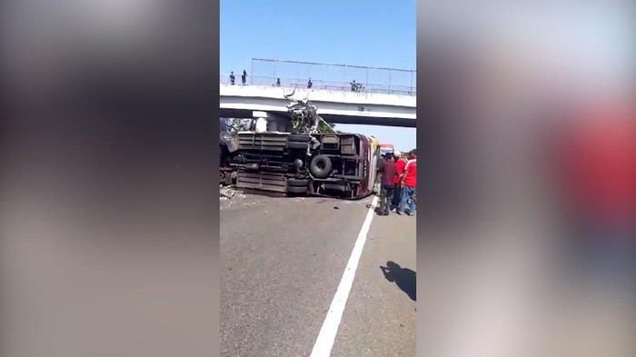 kecelakaan tol cipali