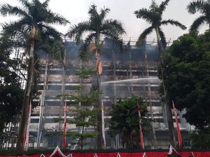 10 Jam Gedung Kejaksaan Agung Masih Terbakar, Damkar Kesulitan Sumber Air