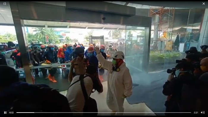 Mal Margo City Depok Disemprot Disinfektan Usai 15 Karyawan Reaktif Corona