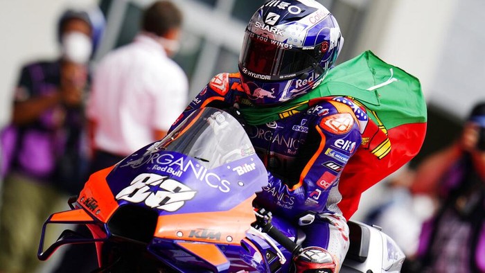 MotoGP Styria 2020 menghadirkan Miguel Oliveira (Red Bull KTM Tech3) sebagai pemenang lewat manuver jelang garis finis. Ada pula insiden red flag di race ini.