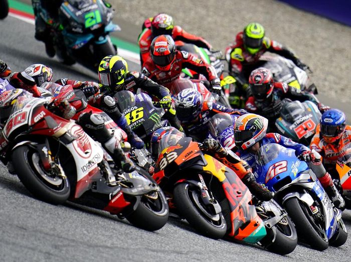 Miguel Oliveira Juara MotoGP Styria 2020 MotoGP Styria 2020 menghadirkan Miguel Oliveira (Red Bull KTM Tech3) sebagai pemenang lewat manuver jelang garis finis. Ada pula insiden red flag di race ini.