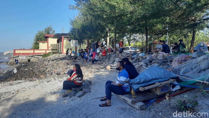 Pantai Kenjeran Dijubeli Wisatawan Saat Long Weekend