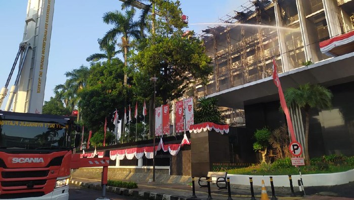 Pihak Damkar Masih Melakukan Proses Pendinginan
