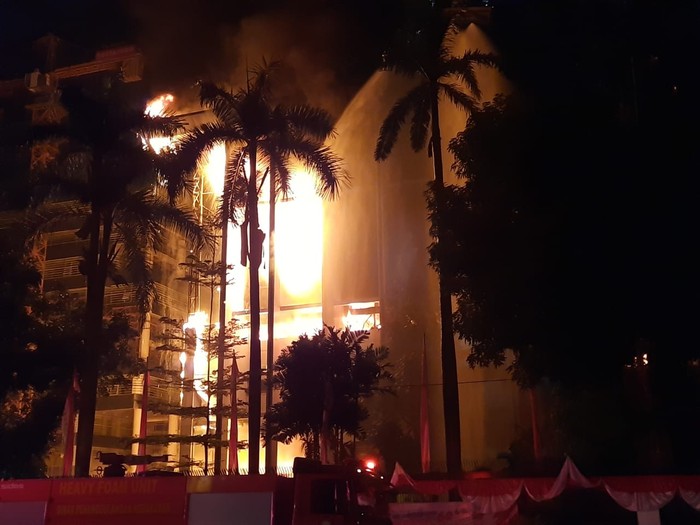 Sisi Selatan Gedung Kejagung Masih Terbakar Besar