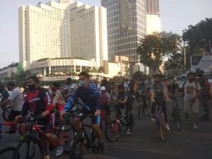 Hari Libur Panjang, Warga-Pesepeda Padati Bundaran HI