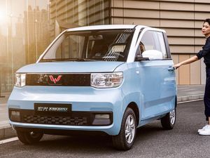 Paling Laris, Mobil Listrik Rp 60 Jutaan Wuling Taklukkan Tesla