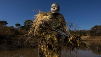 Akashinga didirikan oleh mantan tentara pasukan khusus Australia dan tokoh anti-perburuan Damien Mander. Mereka meyakini dengan adanya pendekatan dukungan komunitas, bisa lebih efektif dalam menatasi perburuan dibandingkan serangan bersenjata penuh terhadap para pemburu. (Akashinga/Facebook)