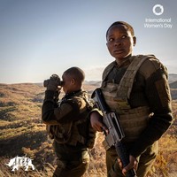 Ada sekelompok perempuan yang berjuang melawan perburuan liar demu menjaga alam liar di Zimbabwe. Namanya Akashinga. (Akashinga/Facebook) Ada sekelompok perempuan yang berjuang melawan perburuan liar demu menjaga alam liar di Zimbabwe. Namanya Akashinga. (Akashinga/Facebook)