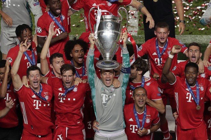 Selain Kingsley Coman, Manuel Neuer juga menjadi pahlawan Bayern Munich saat mengalahkan PSG. Kapten Die Roten itu berkali-kali membendung keganasan Neymar dan Mbappe.