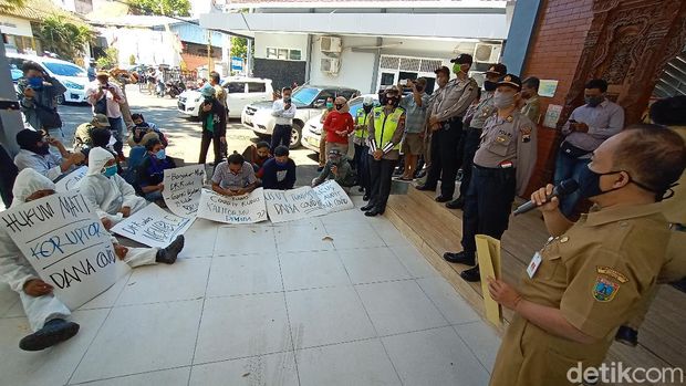 Aksi tuntut transparansi data COVID-19 di Kudus