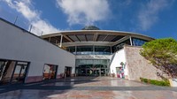 Almada Forum, pusat perbelanjaan terbesar ketiga di Portugal. Luasnya setara dengan 10 lapangan sepak bola. (iStock)