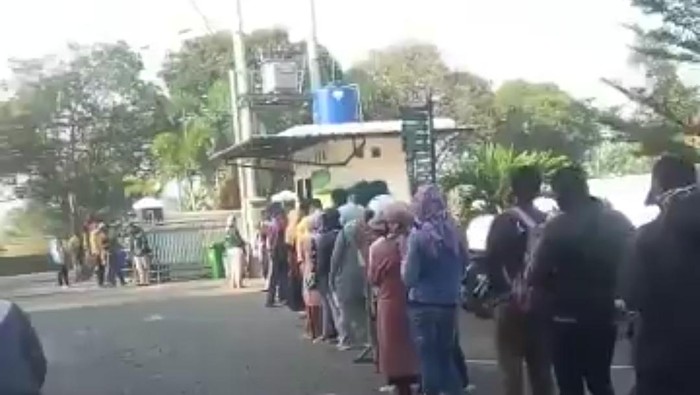 Antrean pasutri mengurus perceraian di Pengadilan Agama Kabupaten Bandung