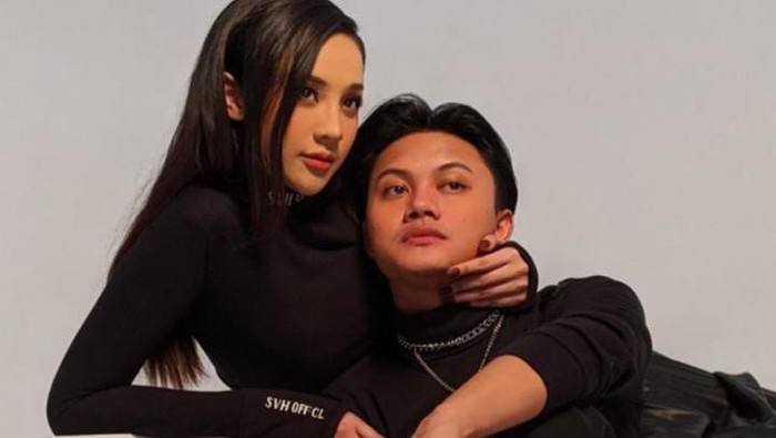 Anya Geraldine Unggah Foto Berpelukan Dengan Rizky Febian