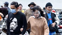 Ayu Ting Ting saat ditemui di kawasan studio Trans TV, Kapten Tendean, Jakarta Selatan pada Senin (24/8). Pool/Noel/detikFoto.