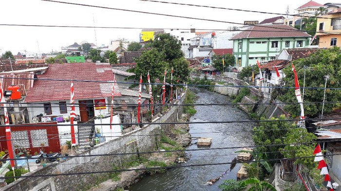 Bantara kali Code di Ledok Tukangan, Kelurahan Tegalpanggung, Kecamatan Danurejan, Kota Yogyakarta.