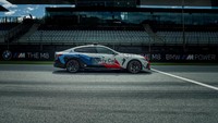 BMW M8 Gran Coupe MotoGP Safety Car adalah mobil sport empat pintu. Berbekal mesin V8 bertenaga 625 daya kuda, mobil ini memastikan keselamatan para pebalap MotoGP selama berlangsungnya balapan. Adapun salah satu tugasnya adalah memastikan lintasan sirkuit aman untuk dipakai balapan. Foto: Dok. BMW