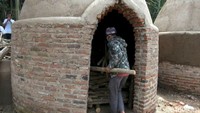 Bukan arang sembarang arang yang di minati oleh konsumen dari luar negeri, arang yang berkualitas baik dengan bahan baku kayu pilihan serta memiliki tekstur yang keras seperti kayu pohon kopi.