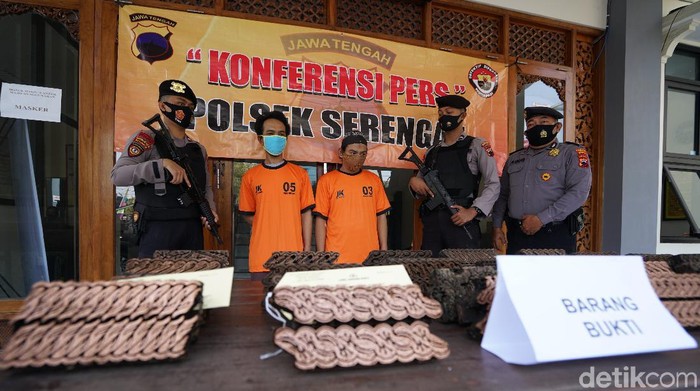 Dua pemulung pencuri cap batik motif kuno di Solo