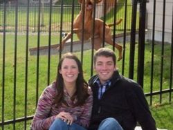 Foto Hewan di Belakang Orang yang Bikin Salah Fokus, Ngakak Abis!