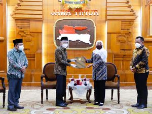 Gubernur Serahkan SK Penunjukan Sekda Sidoarjo Jadi Pelaksana Harian Bupati