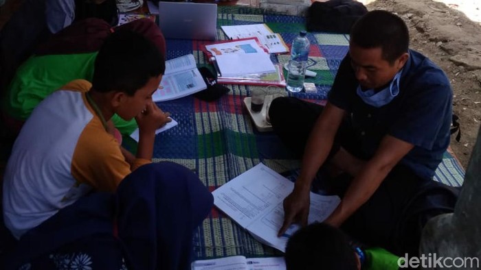 Guru honorer di Cianjur protes PNS dapat bantuan pulsa