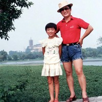 Tradisi ini dipertahankan selama 40 tahun sejak 1980. Dari Hua Hua masih balita hingga dewasa. Foto: Dok. Ourijangsu/ Boredpanda