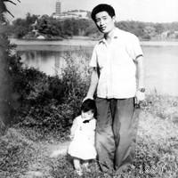 Hua Yunqing tak ingin melewatkan satu pun momen bersama putri tersayangnya Hua Hua.  Foto: Dok. Ourijangsu/ Boredpanda