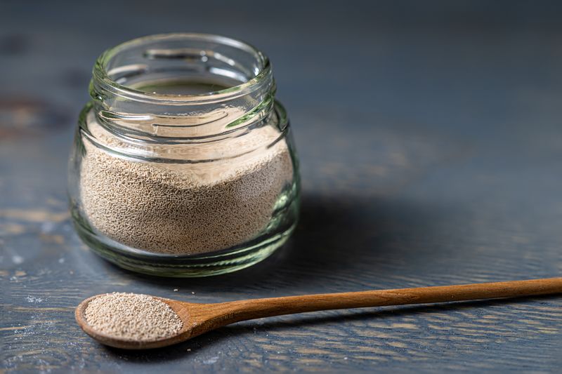 Ilustrasi ragi Above shot, dark background, room for copy.