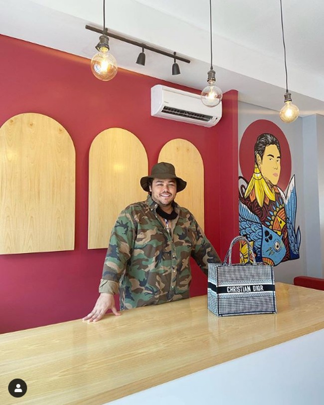 Selain Hermes, Ivan Gunawan juga memiliki tas branded dari merek high end lainnya. Salah satunya tas Christian Dior yang juga banyak dipakai selebriti dunia ini.Foto: Instagram @ivan_gunawan