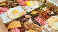 Jung Hae In pernah dikirimi paket makanan oleh salah satu restoran. Isinya dosirak dengan lauk telur goreng, ikan, bulgogi, kimchi, dan potongan sosis. Foto: Instagram @holyhaein