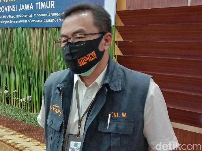 Ketua Gugus Kuratif Percepatan Penanganan COVID-19 Jawa Timur, dr Joni Wahyuhadi