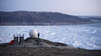Sistem bertekanan tinggi yang terhalang di Greenland musim panas lalu disebut sebagai penyebab langsung mencairnya lapisan es tersebut. AP Photo/Felipe Dana  
