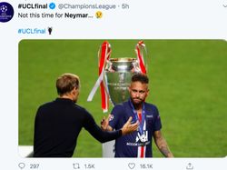 Tangisan Neymar Jadi Pujian dan Ejekan Netizen