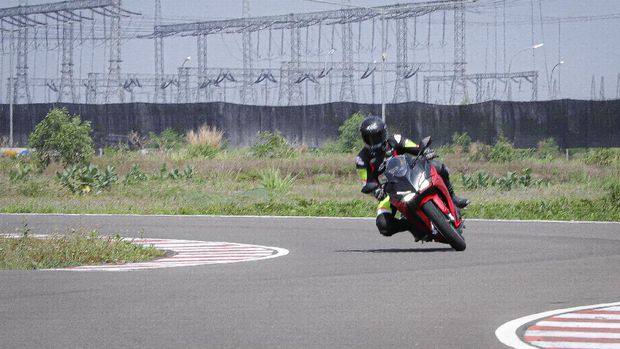 Ototest Honda CBR250RR SP Quick Shifter