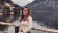 Sama seperti pacarnya, wanita itu berprofesi dokter gigi di Portugal. Foto: Instagram @andreiaspp