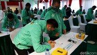 Sejumlah calon kepala daerah dari Partai Kebangkitan Bangsa (PKB) menandatangani pakta integritas dan form Model B.1-KWK Parpol bagi calon kepala daerah di Jakarta.