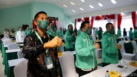 Sebelum penandatanganan pakta integritas dan penyerahan form Model B.1-KWK Parpol bagi calon kepala daerah dari PKB, para peserta yang hadir di acara tersebut menyanyikan mars partai.