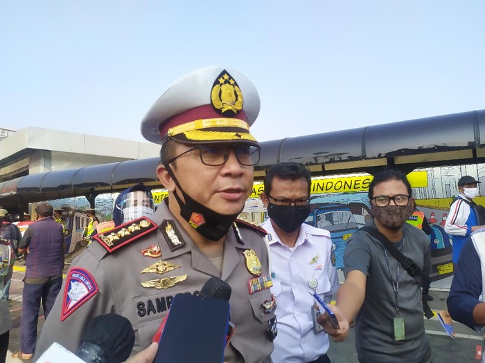 Polda Metro Pantau Penerapan Protokol COVID-19 di Stasiun Tanah Abang