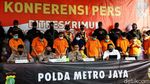 Potret Para Pelaku Penembakan Maut di Kelapa Gading Berbaju Tahanan